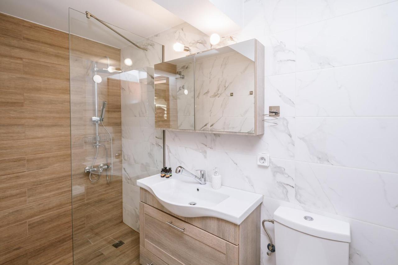 Unique1 - Two Bedroom Private Lux City Apartment Iraklion Buitenkant foto