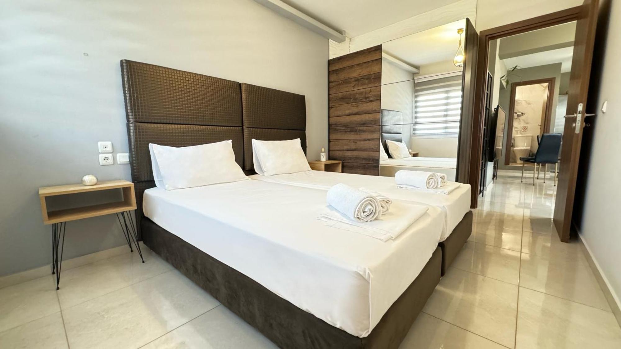 Unique1 - Two Bedroom Private Lux City Apartment Iraklion Buitenkant foto