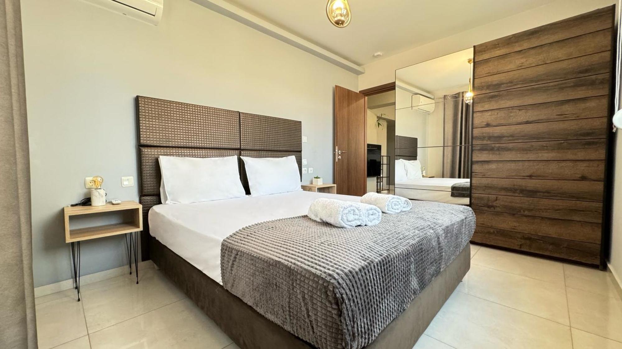 Unique1 - Two Bedroom Private Lux City Apartment Iraklion Buitenkant foto